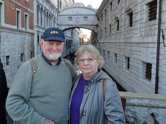 Devant le pont des Soupirs