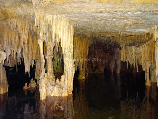 Les grottes de Diros