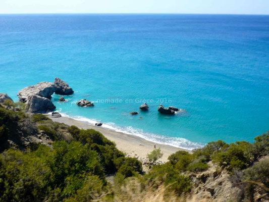 Petite plage entre les rochers