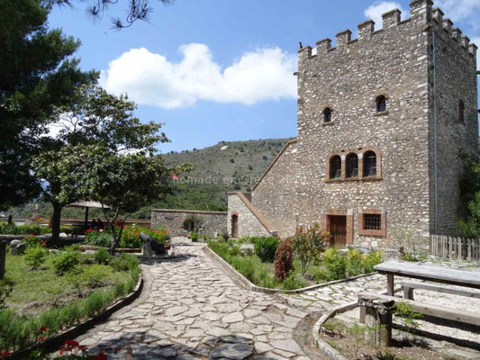 Le château vénitien situé au sommet du site (XIVe-XVIe siècle)