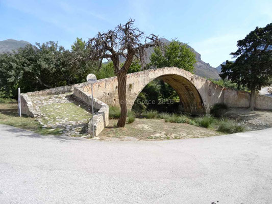 Pont vénitien à proximité de l'ancien monastère