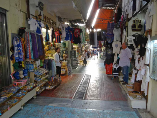 Ruelle dans Plaka, le vieux quartier d'Athènes