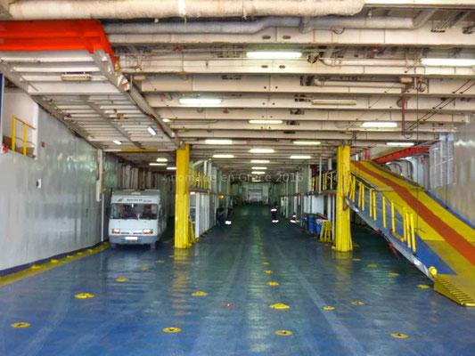 Il n'y a vraiment pas beaucoup de monde dans le ferry!