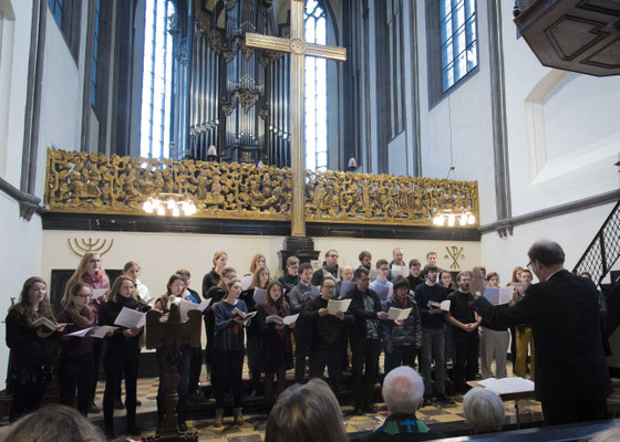 Der Universitätschor unter Leitung von Nils Kuppe