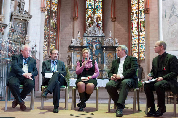 Podiunsdiskussion Pfr. Guiseppe Platone (Mailand/Italien), Prof. Dr. Sándor Fazakas, Janka Adameova, Pfr. Ingmar Kurg, Pfr. Oliver Uth (Moderation)