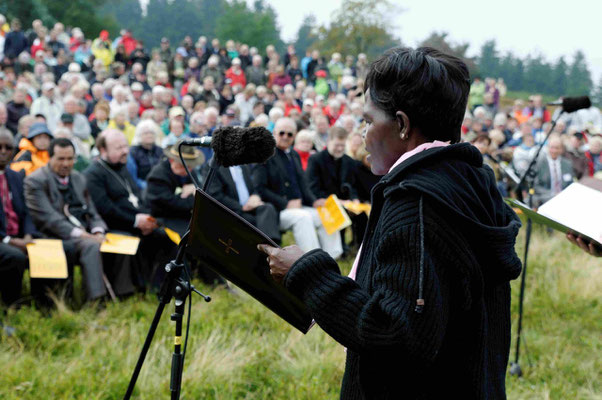 Lesung des Evangeliums durch Dr. Agnes Abuom, Kenia 