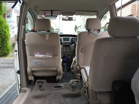 神戸市北区介護タクシーの車　搬送車　車イス　リクライニング椅子　ストレッチャーも乗せれます　全国観光介護タクシーで旅行も行けます・市内・県外・一時帰宅・お墓参り・冠婚葬祭は神戸市北区介護タクシーのうえだケアサービスをご利用下さい