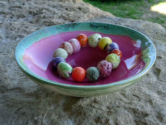 La Terralha bracelet fait de perles en céramiques multicolores