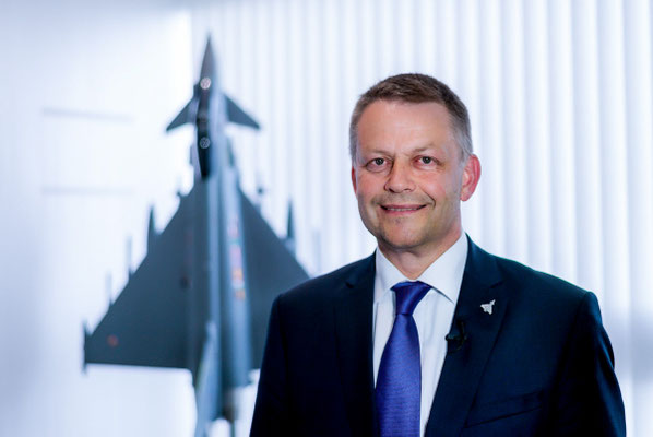 Volker Paltzo, CEO Eurofighter Jagdflugzeug GmbH posiert für ein Portrait. Corporate-Fotografie, Businessportrait Portrait 