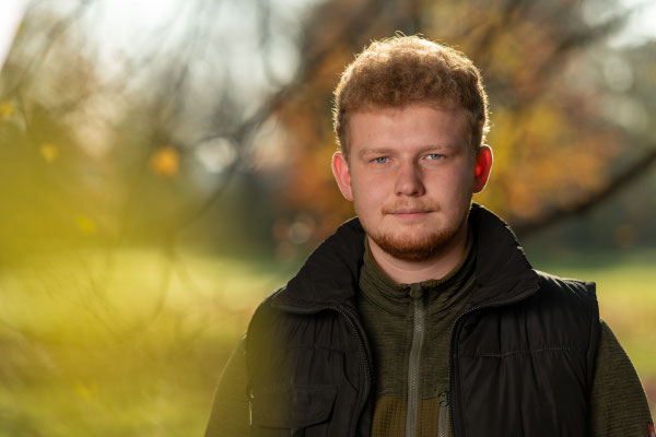 Ein Landschaftsgärtner posiert für ein Portrait. Corporate-Fotografie, Businessportrait Portrait 