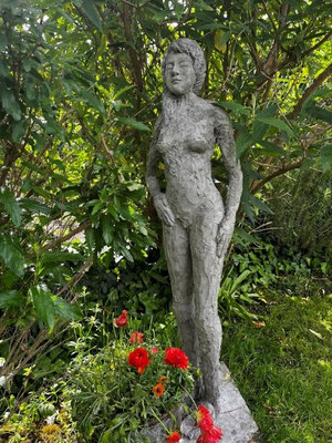 Die Betondame - Höhe ca. 110 cm, Beton - 2026 - 950.-€