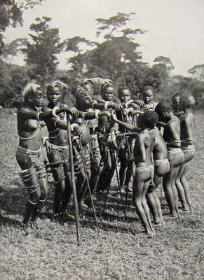 Kavirondo. Danza cerimoniale 