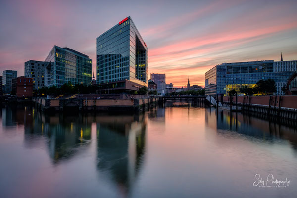 Hamburg / Hafencity, "Spiegelhaus", Langzeitbelichtung, 2017, © Silly Photography