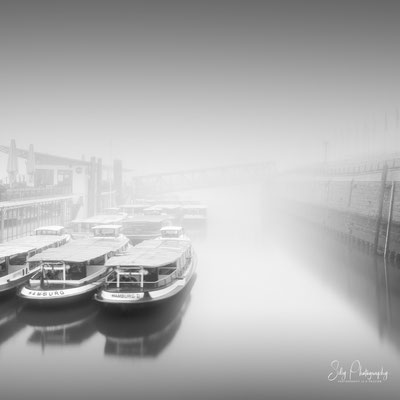 Hamburg / Landungsbrücken, Hamburger Hafen, Langzeitbelichtung, 2019, © Silly Photography