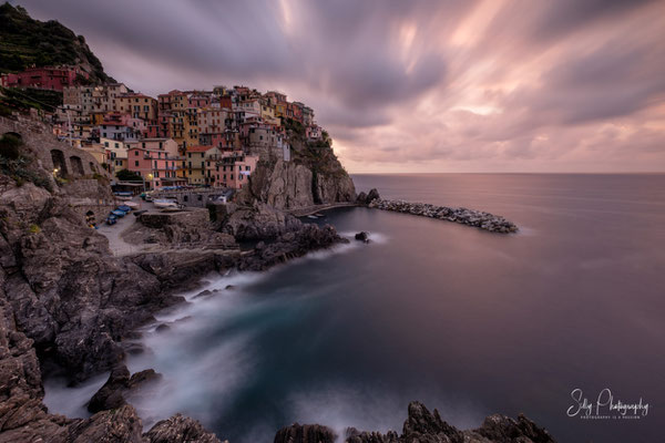 Italien / Ligurien / Cinque Terre / Manarola, Langzeitbelichtung, Sonnenaufgang, 2019, ©Silly Photography