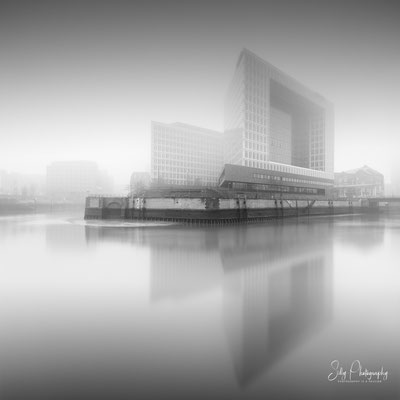 Hamburg / Hafencity, Spiegel-Gebäude, Langzeitbelichtung, 2019, © Silly Photography
