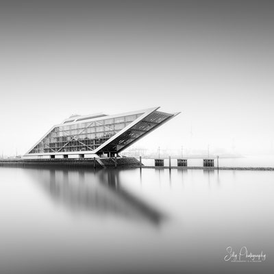 Hamburg / Dockland, Hamburger Hafen, Langzeitbelichtung, 2022, © Silly Photography