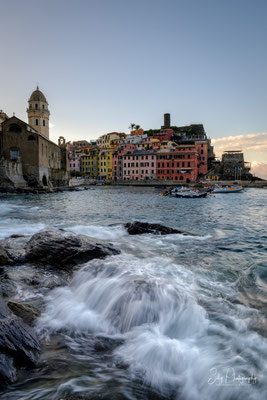 Italien / Ligurien / Cinque Terre / Vernazza, Langzeitbelichtung, Sonnenaufgang, 2019, ©Silly Photography