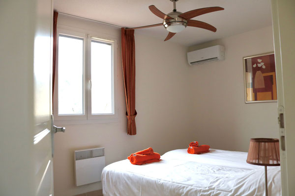 Slaapkamer met zicht op de bergen