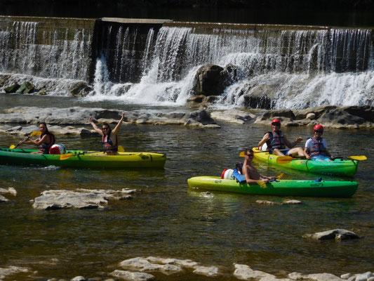 Op slechts 100 meter stroomt de Ardèche met leuk uitzicht op de kanogoot.