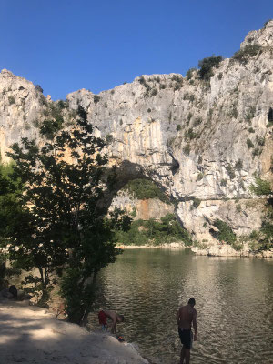 De beroemde boog van Vallon Pont d'Arc