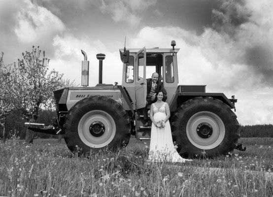 besondere Hochzeit mit Traktor