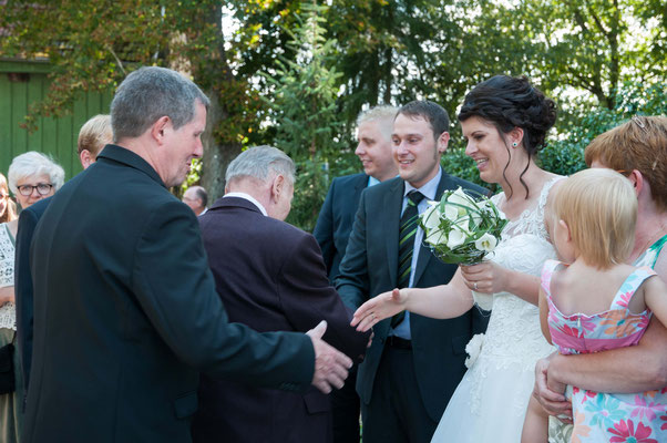 Kirchliche Trauung Hochzeitsreportage Hochzeitsfotograf Beffendorf besonders schön romantisch natürlich