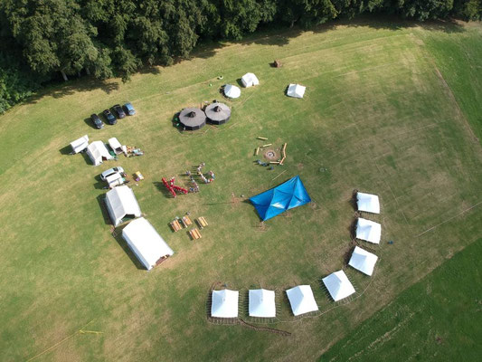 Zeltlager 2019 ("Pirateninsel") - Unser Zelplatz von oben - samt allen Kindern und Leitern aus diesem Jahr!