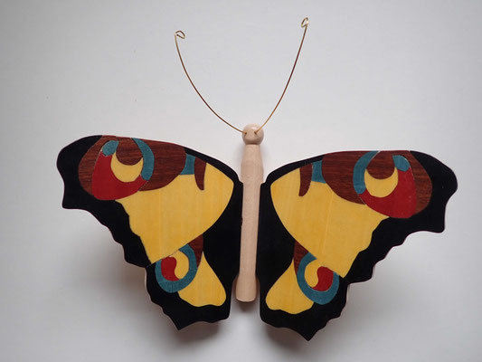 Papillon - modèle Paon du jour - marqueterie