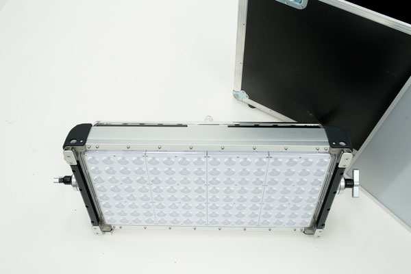 Puhlmann Cine - Creamsource Vortex 8 Lighting Set