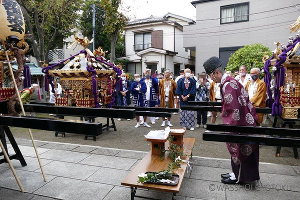 神輿に御霊を遷します