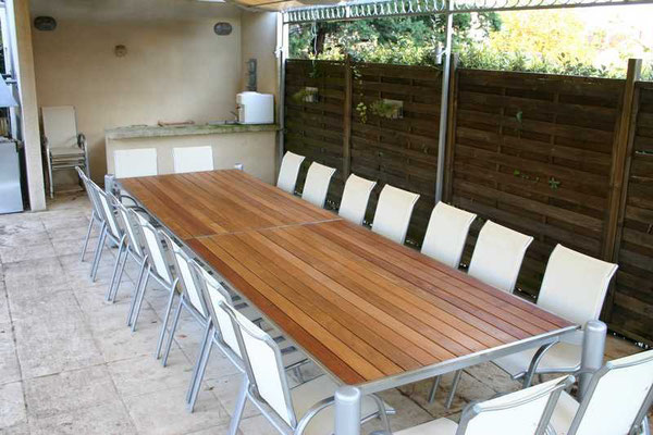 grande table 18 personnes acier et bois exotique ipé