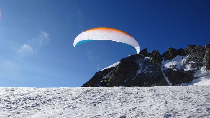Décollage à la Tête des Corridors - Guide de haute montagne - Traversée de la Meije - Parapente