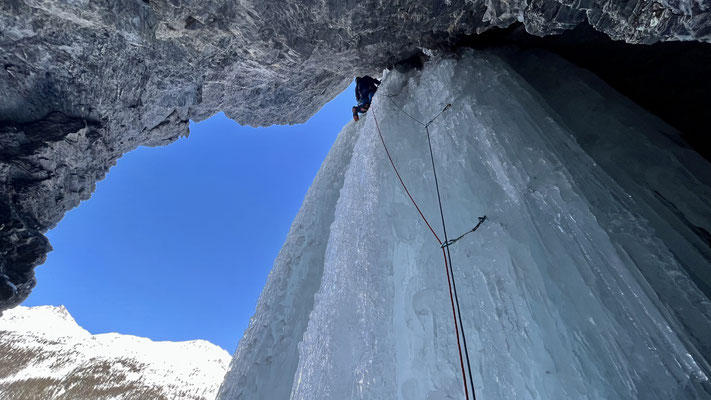 Jo dans la dernière longueur de Coboldo caustino - Cascade de glace - Val d'Argentera