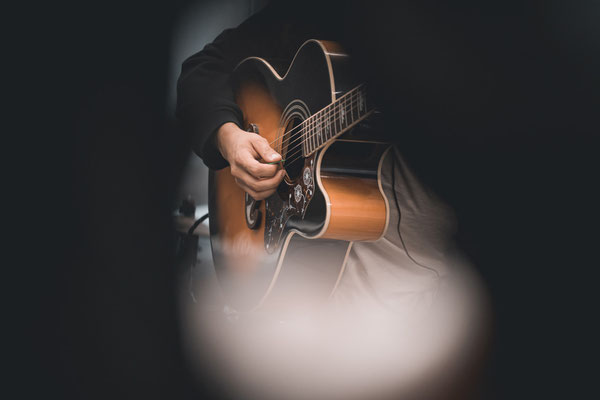 Konzertfotografie, eventfotografie, Firmenfeier, Gitarre, Musiker