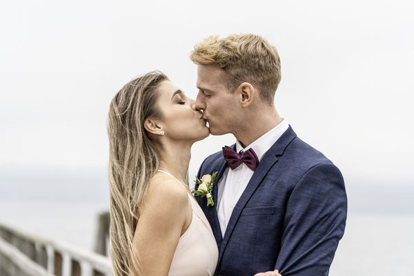 Hochzeitsshooting am Ammersee, Shooting Hochzeit, Hochzeitsfotografin, Herz, Hochzeitsreportage, Eventfotografie, Steg, Shootinglocation am Wasser, Braut, Bräutigam