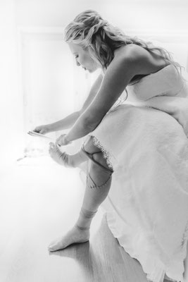Hochzeitsshooting am Ammersee, Brautstyling, Shooting Hochzeit, getting ready Hochzeitsfotografin, Herz, Hochzeitsreportage, Eventfotografie,  Blazer, Hochzeitskleid,Braut, Bräutigam, Brautstrauß, Sektempfang