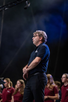 Bühne, Konzert, Moderator, Chorleiter, Musik, Eventfotografie, blau, Die Bildermacherin, Franziska Siedler