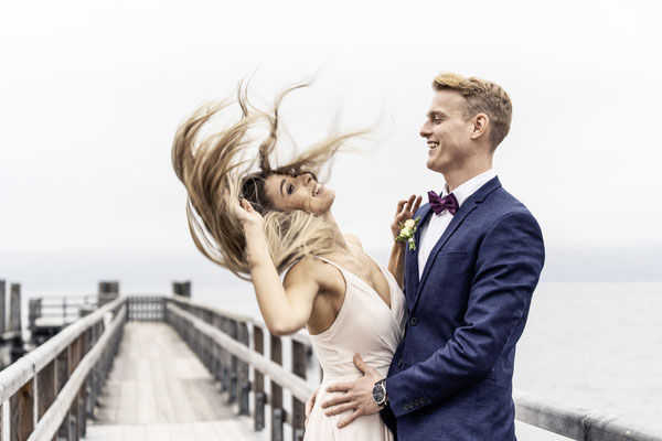 Hochzeitsshooting am Ammersee, Shooting Hochzeit, Hochzeitsfotografin, Herz, Hochzeitsreportage, Eventfotografie, Steg, Shootinglocation am Wasser, Braut, Bräutigam