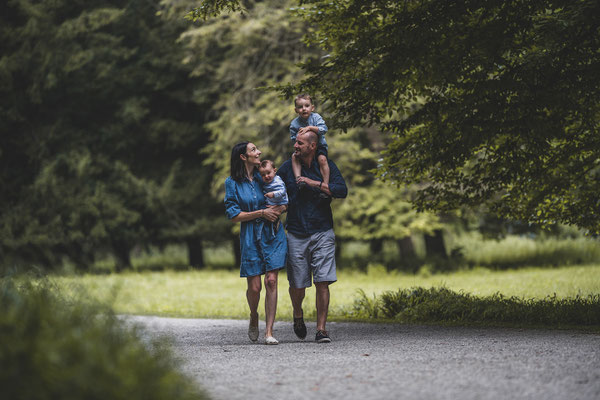 Familyshooting, Familienfotoshooting, Familienfotografin, Fotoshooting mit Kindern, Amalienburg, Schlosspark Nymphenburg