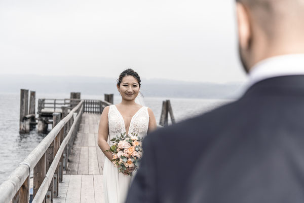 Hochzeitsshooting am Ammersee, Shooting Hochzeit, Hochzeitsfotografin, Herz, Hochzeitsreportage, Eventfotografie, Steg, Shootinglocation am Wasser, Braut, Bräutigam