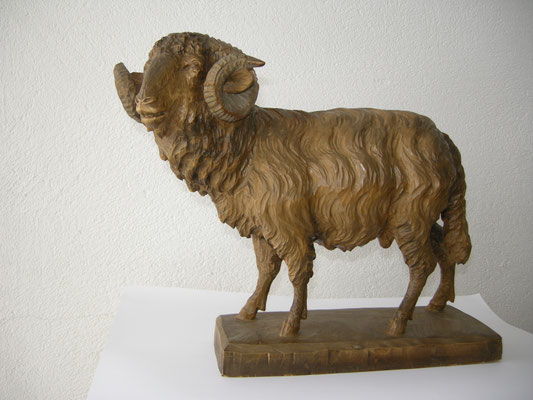 Widder handgeschnitzt