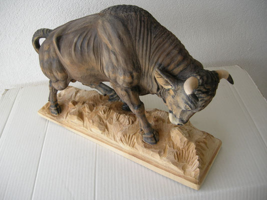 Stier Holzskulptur