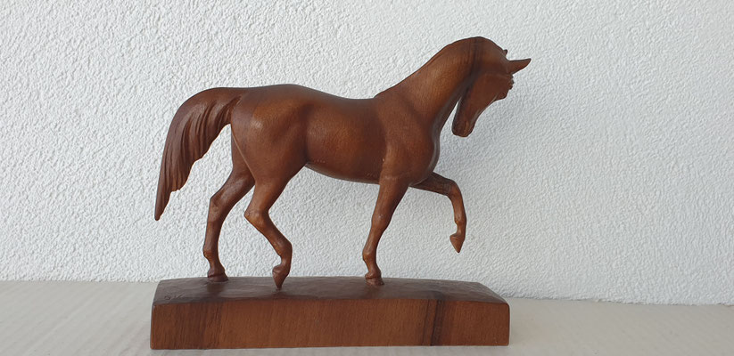 Pferd Nussbaumholz