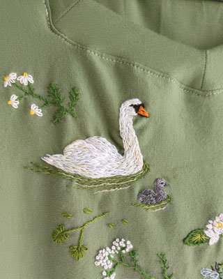Kleid mit Schwänen von @cha.osmose