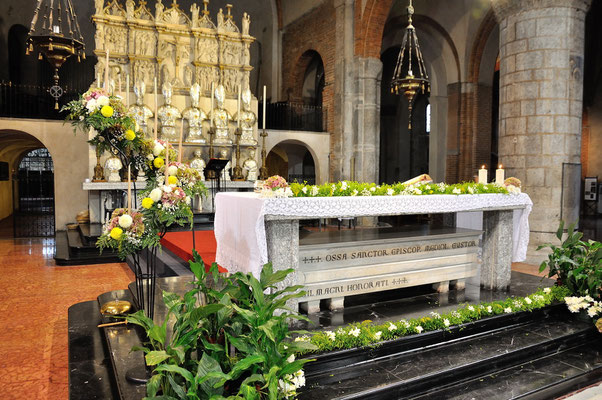 Allestimento matrimonio Basilica di Sant'Eustorgio Milano (by Patrizia Eventi)