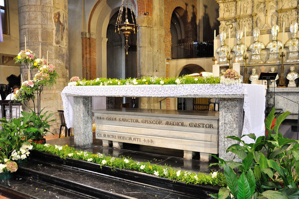 Allestimento matrimonio Basilica di Sant'Eustorgio Milano (by Patrizia Eventi)