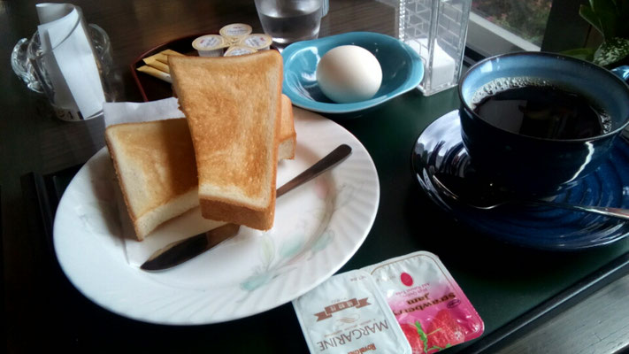 コーヒーも淹れたて、卵もゆでたて♡　　コーヒーお変わり自由は嬉しいサービス。