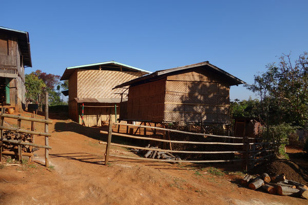 Passage dans un village birman