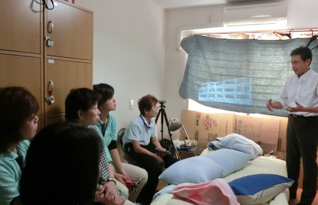 サービス付き高齢者住宅で、完全側臥位法にもとづいた「誤嚥性肺炎と低栄養を防ぐための姿勢研修」を実施